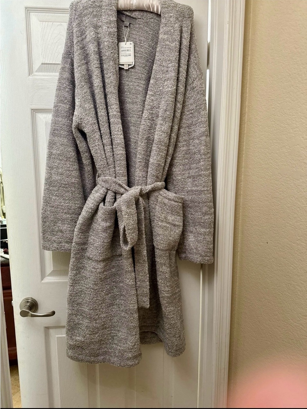 Barefoot Dreams Dove gray-
Almond color robe NWT!